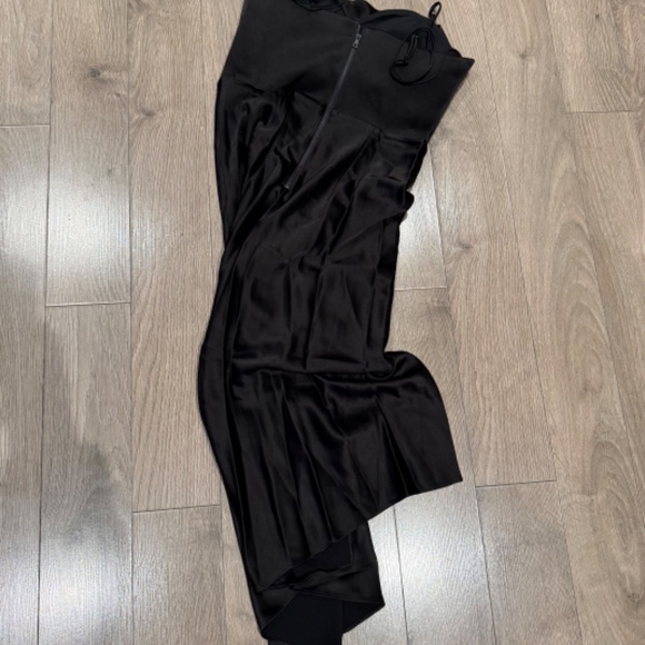 ALICE + OLIVIA Kiyoko Asymmetric Satin Midi Dress US10 - Picture 9 of 12